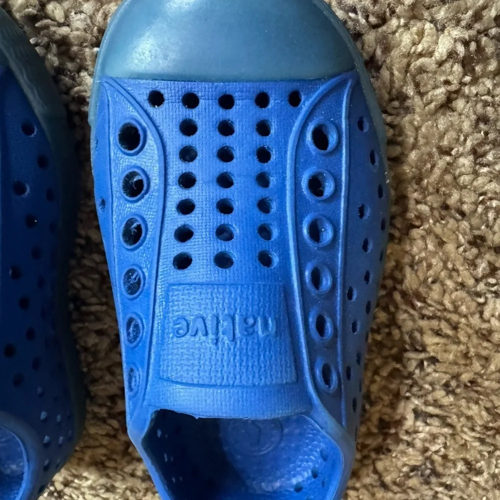 Native Jefferson blue slip on water shoes Size C5